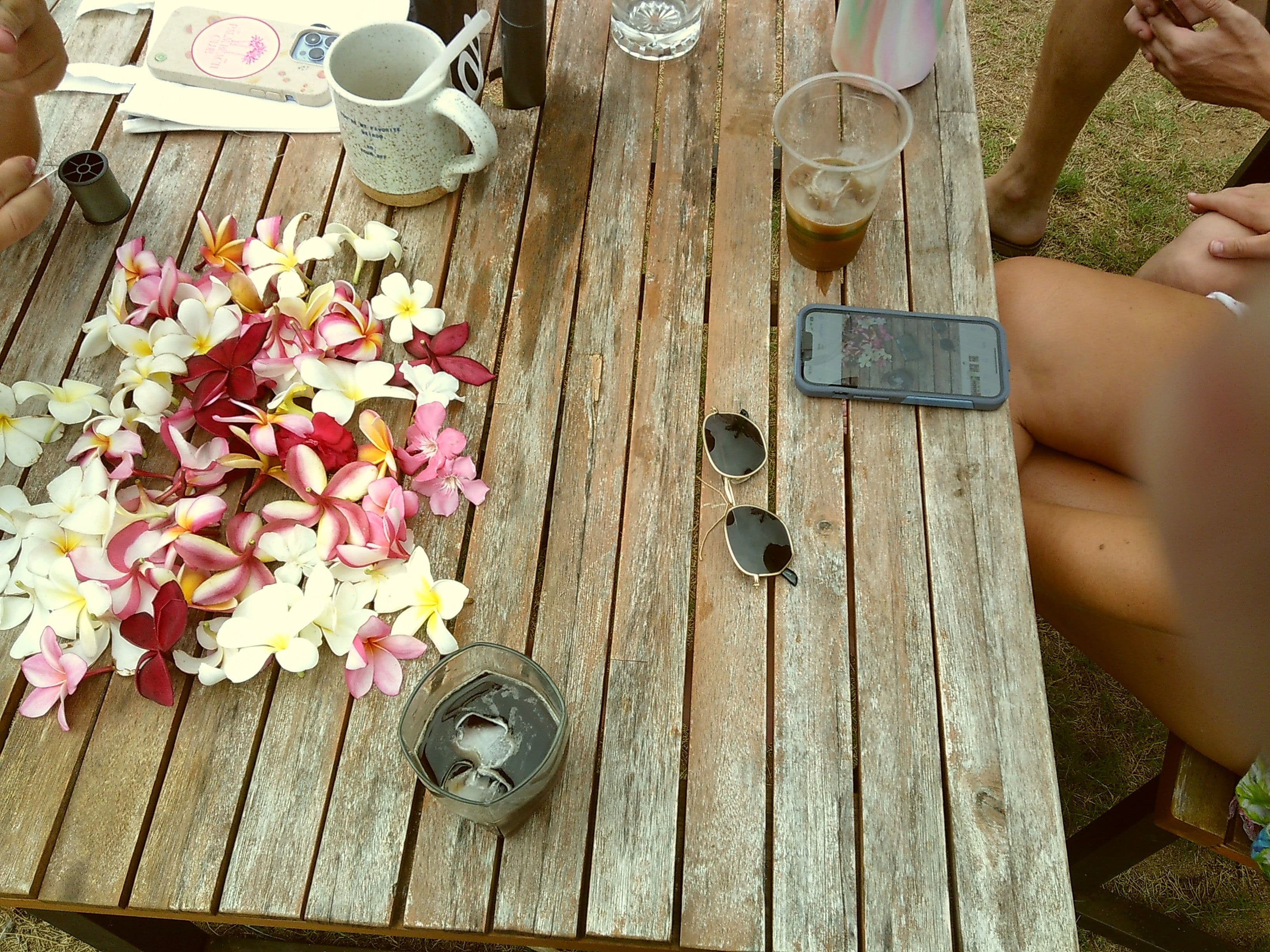 lei and coffee