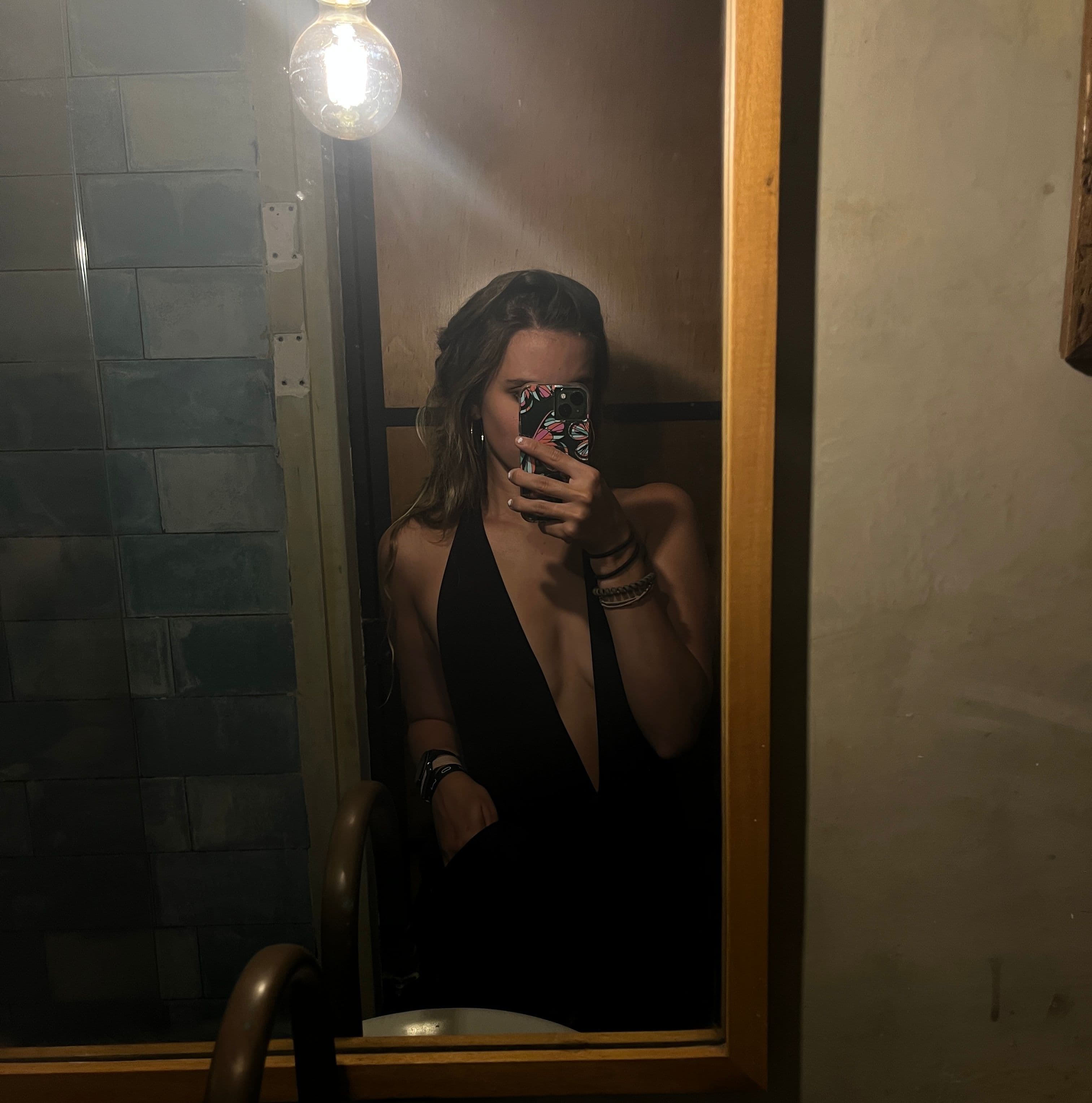 mirror selfie